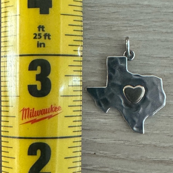 Retired James Avery 14k yellow golden heart of Texas pendant - Picture 3 of 3